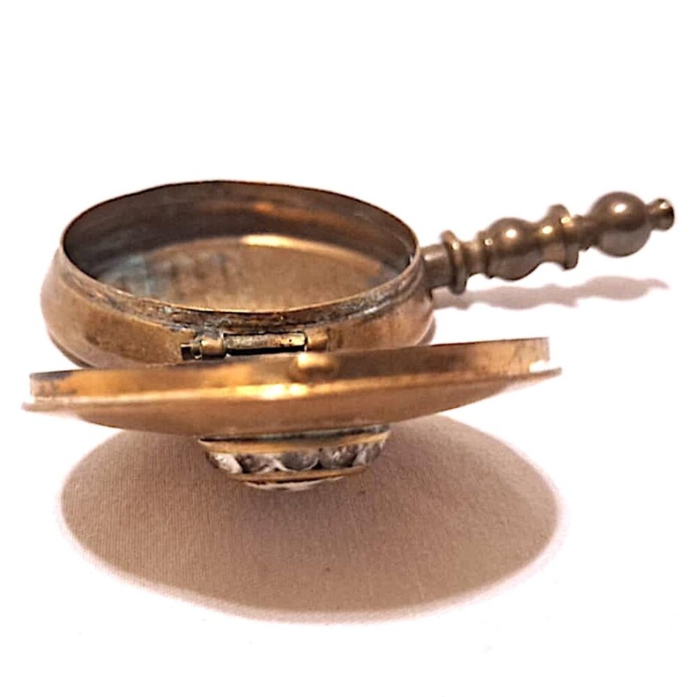 VINTAGE MINI BRASS POCKET ASHTRAY 3" Total in length - Picture 2 of 8